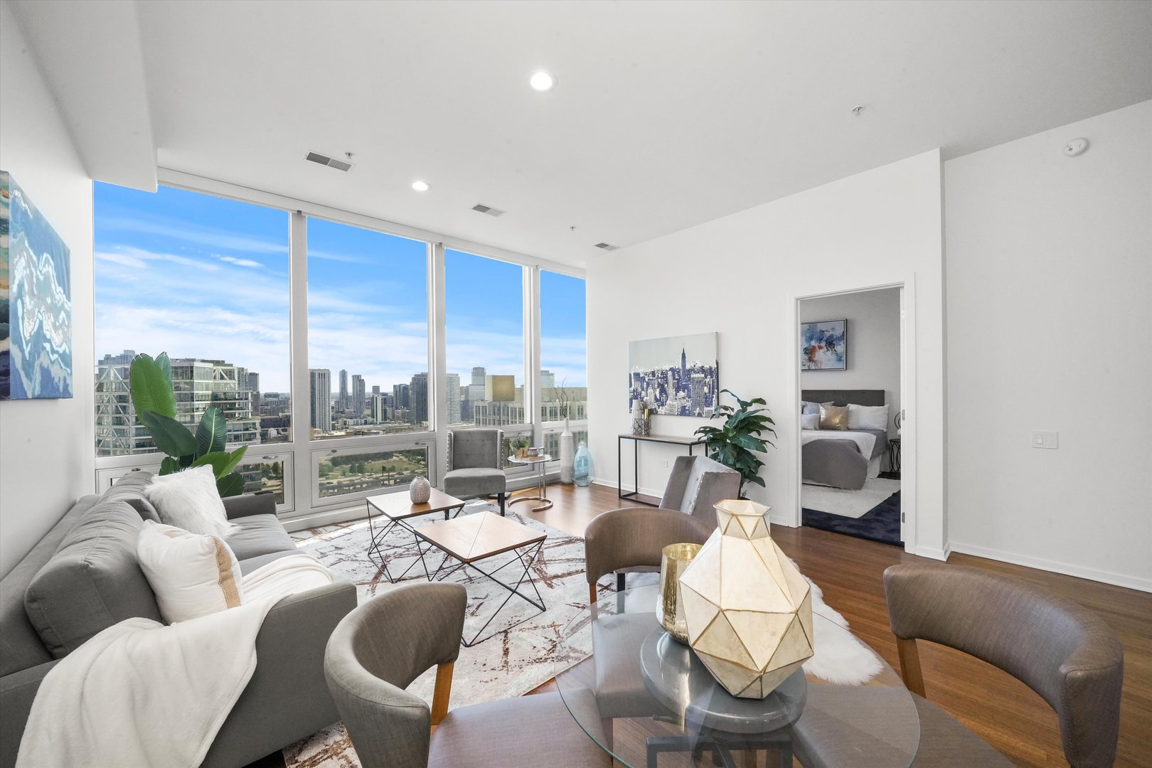 500 W Superior Street Unit: 2009