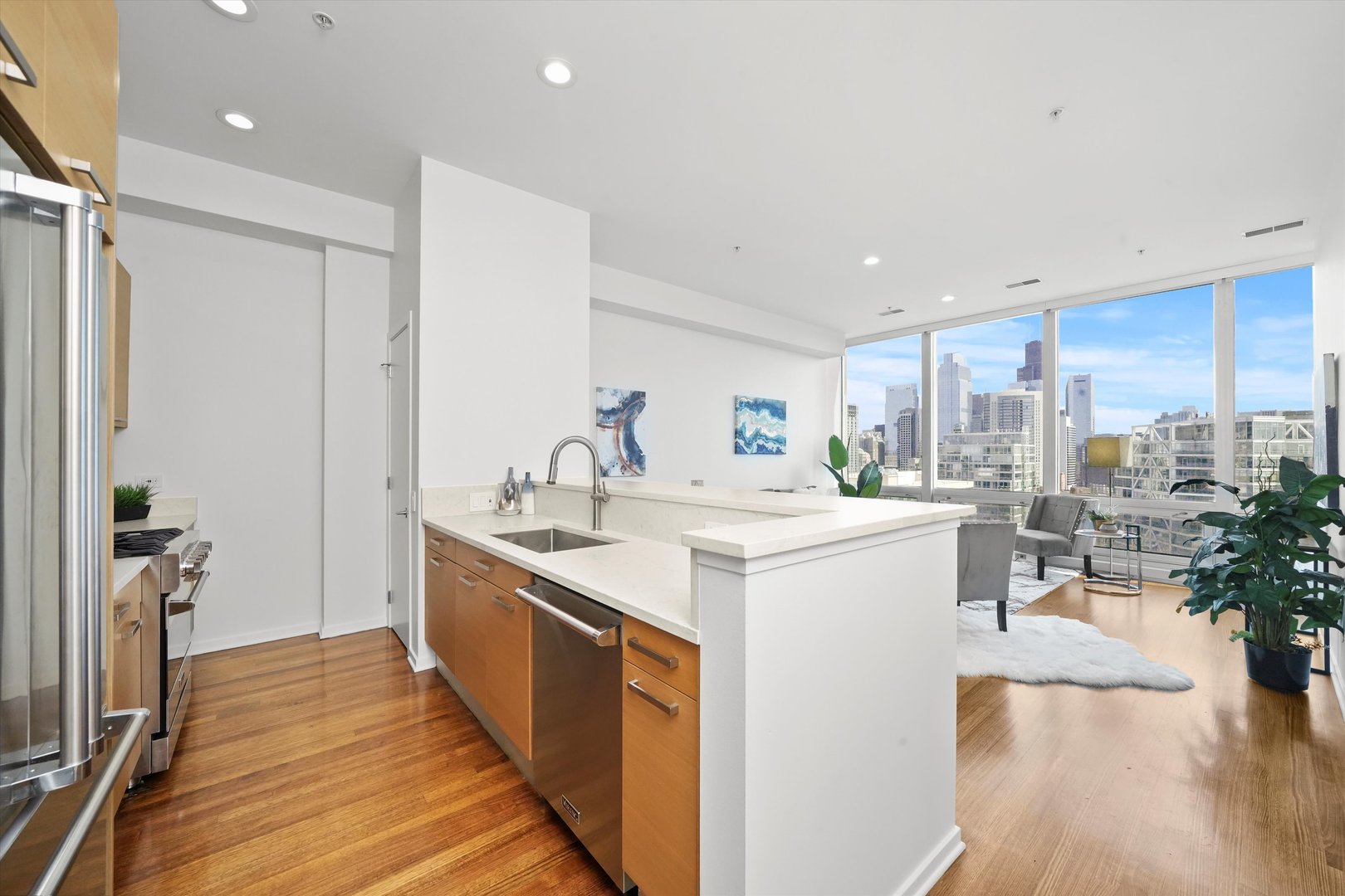 500 W Superior Street Unit: 2009