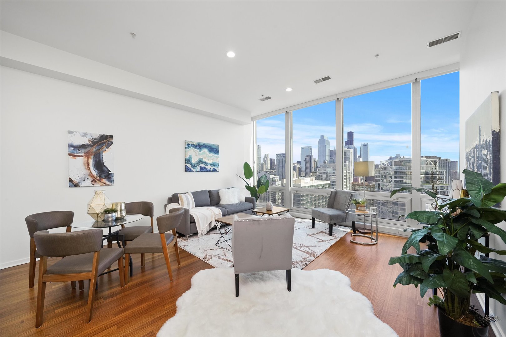 500 W Superior Street Unit: 2009