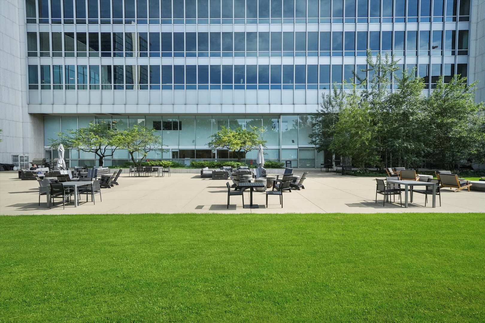 500 W Superior Street Unit: 2009