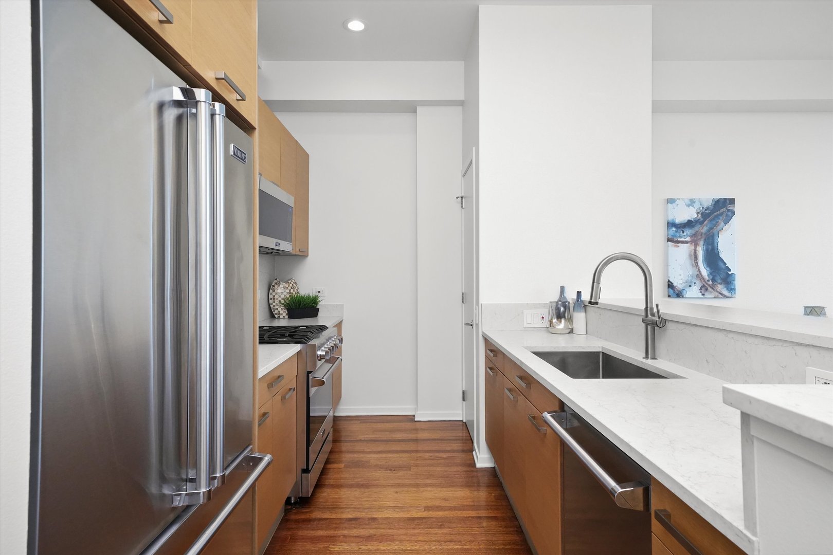 500 W Superior Street Unit: 2009