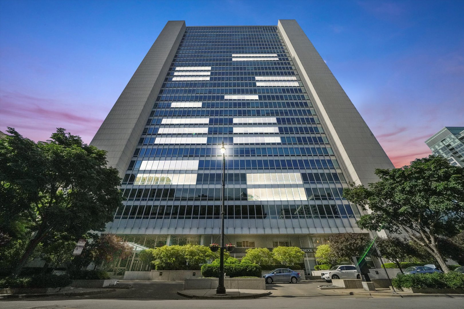 500 W Superior Street Unit: 2009