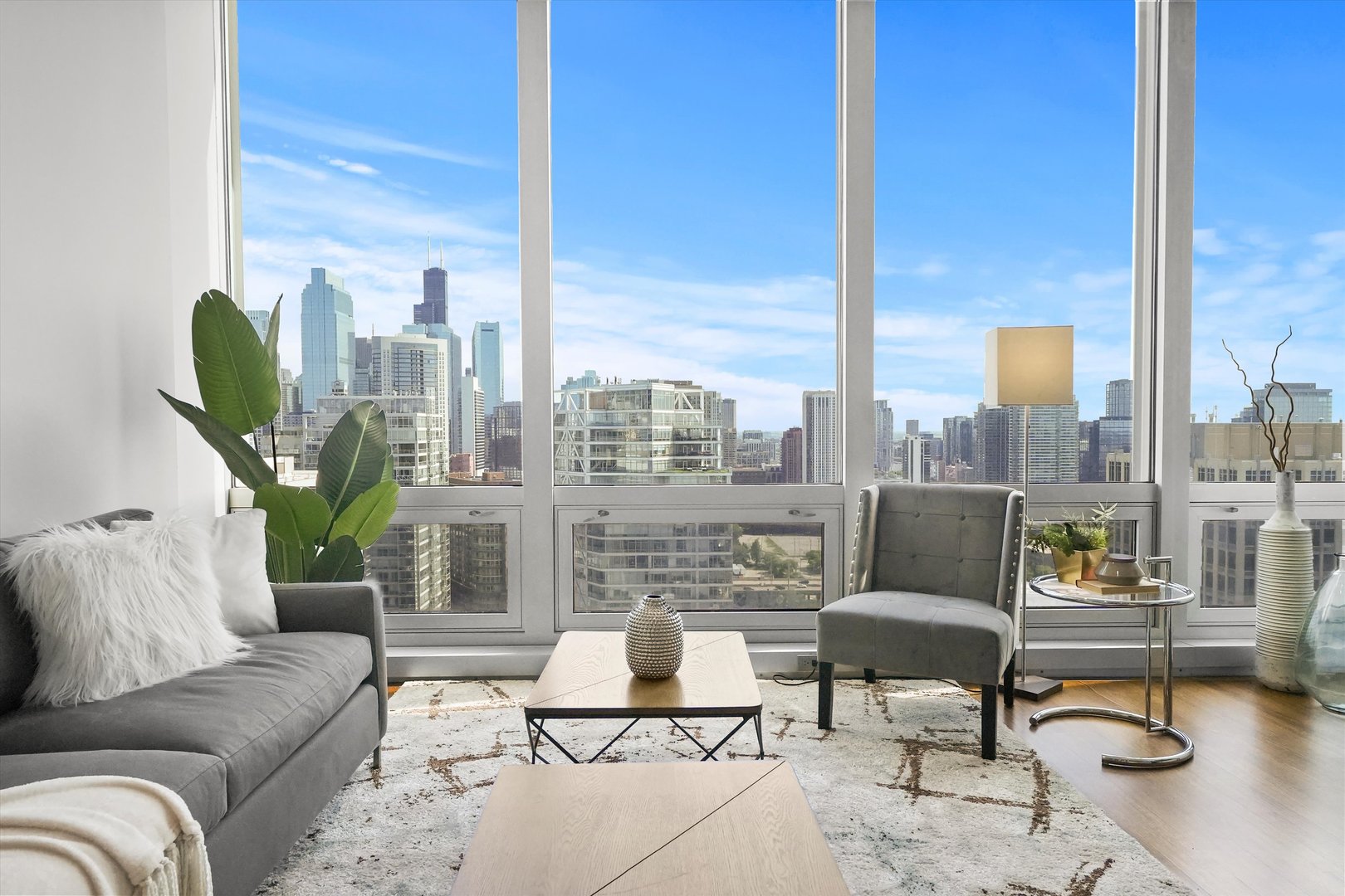 500 W Superior Street Unit: 2009