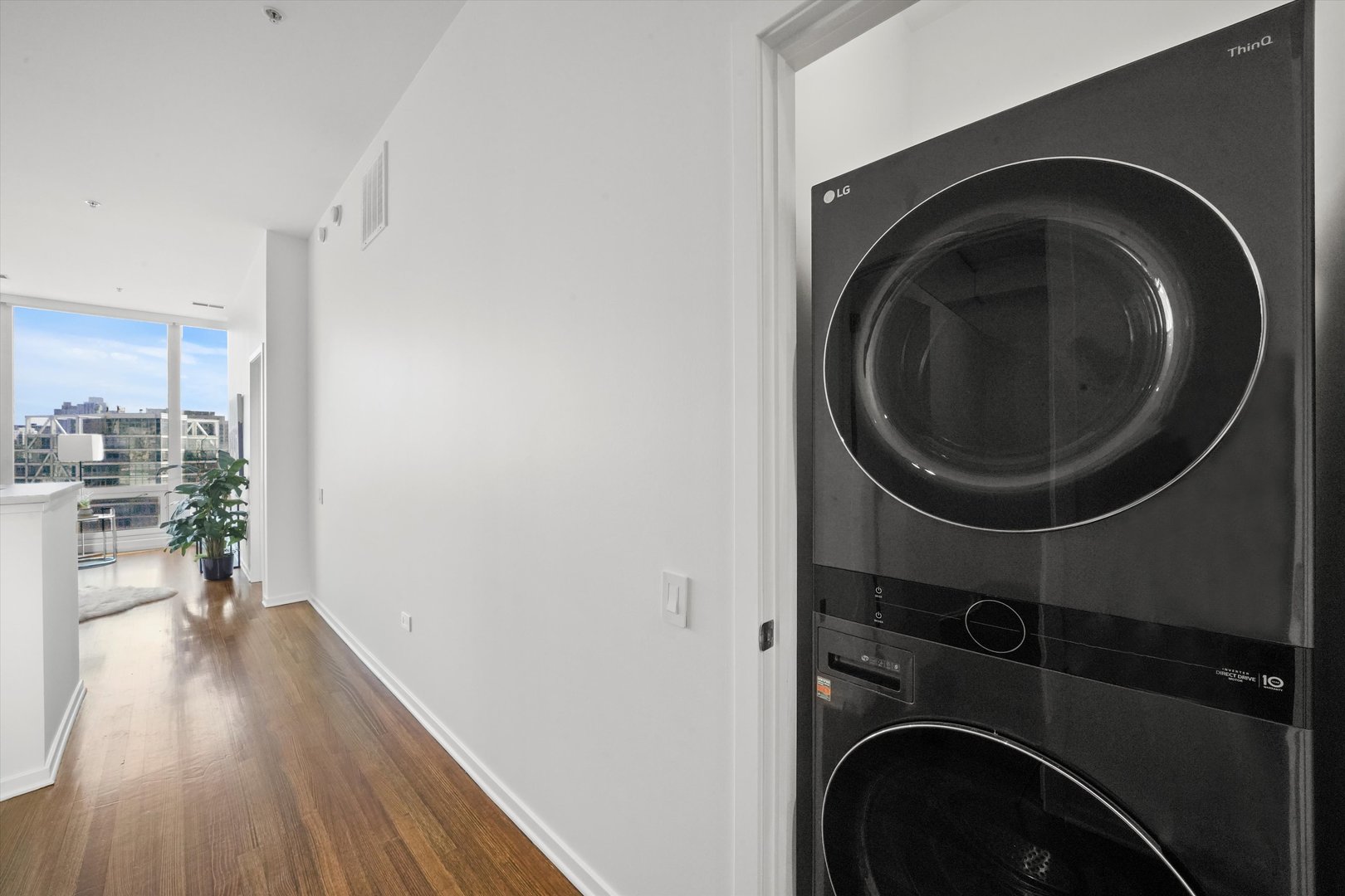 500 W Superior Street Unit: 2009
