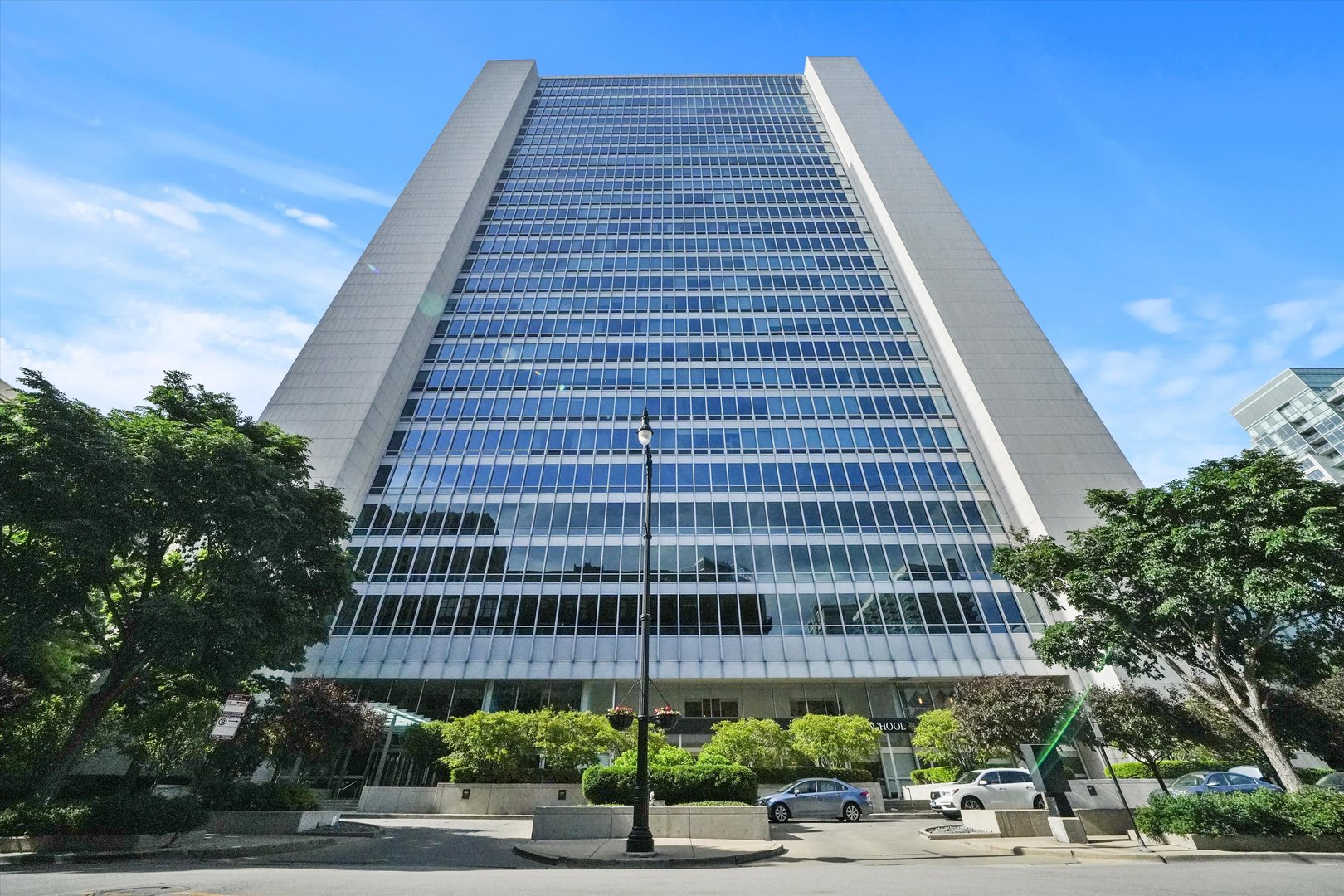 500 W Superior Street Unit: 2009