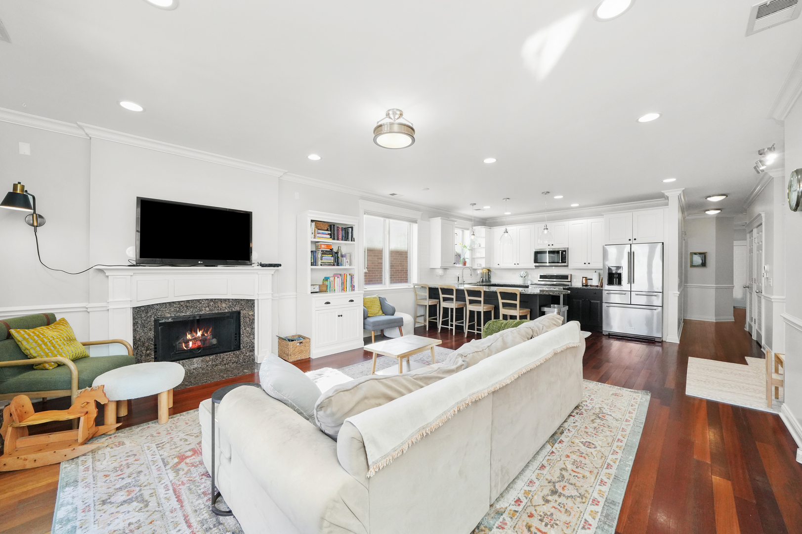 3806 N ASHLAND Avenue Unit: 2S