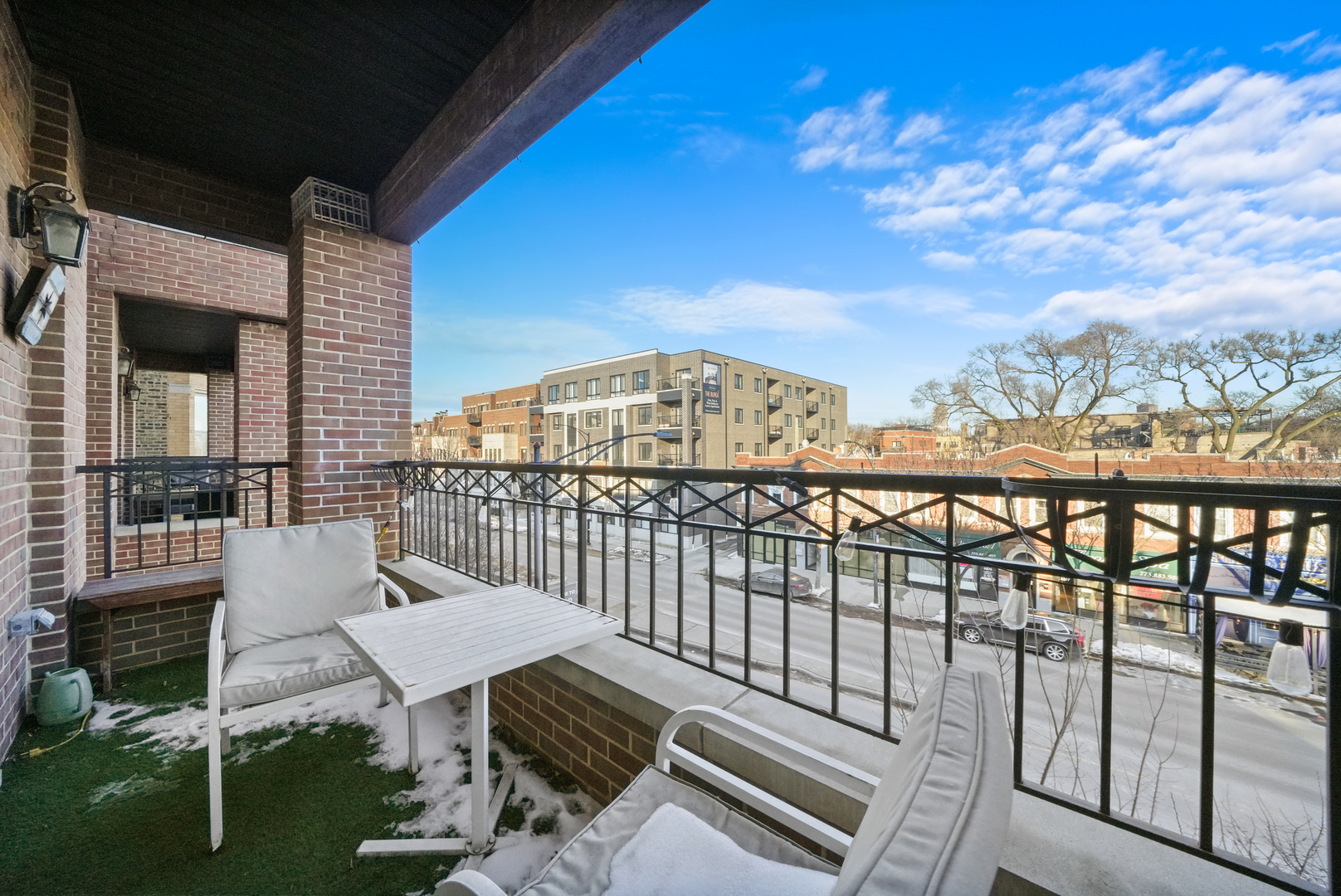 3806 N ASHLAND Avenue Unit: 2S