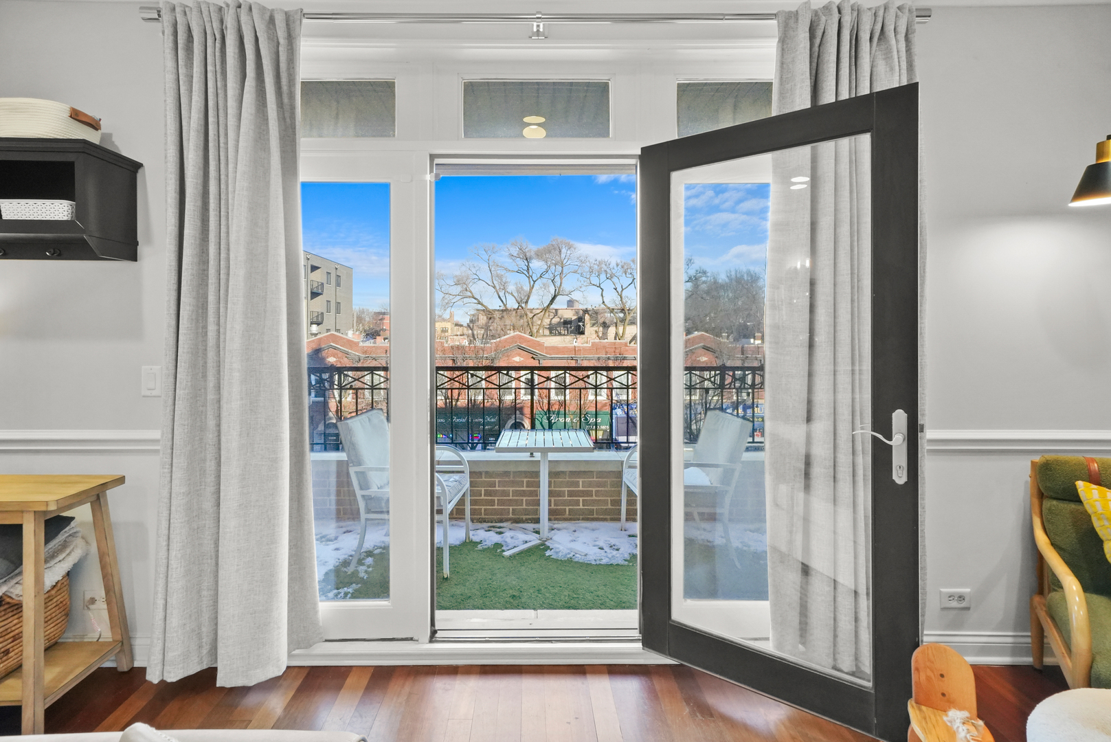 3806 N ASHLAND Avenue Unit: 2S