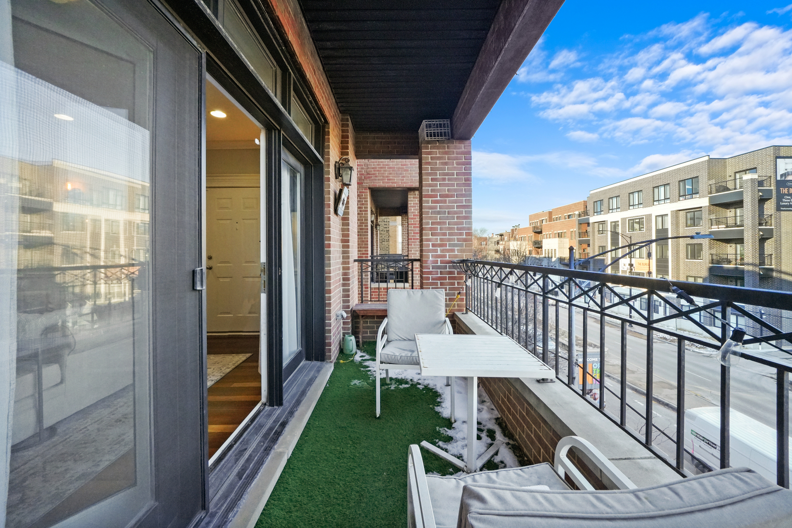 3806 N ASHLAND Avenue Unit: 2S