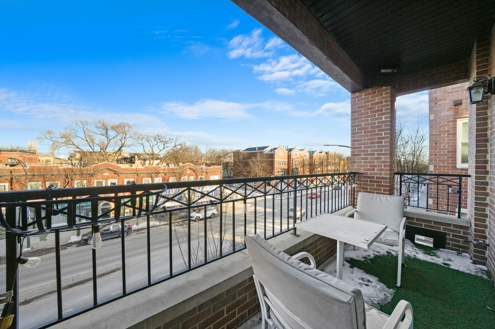 3806 N ASHLAND Avenue Unit: 2S