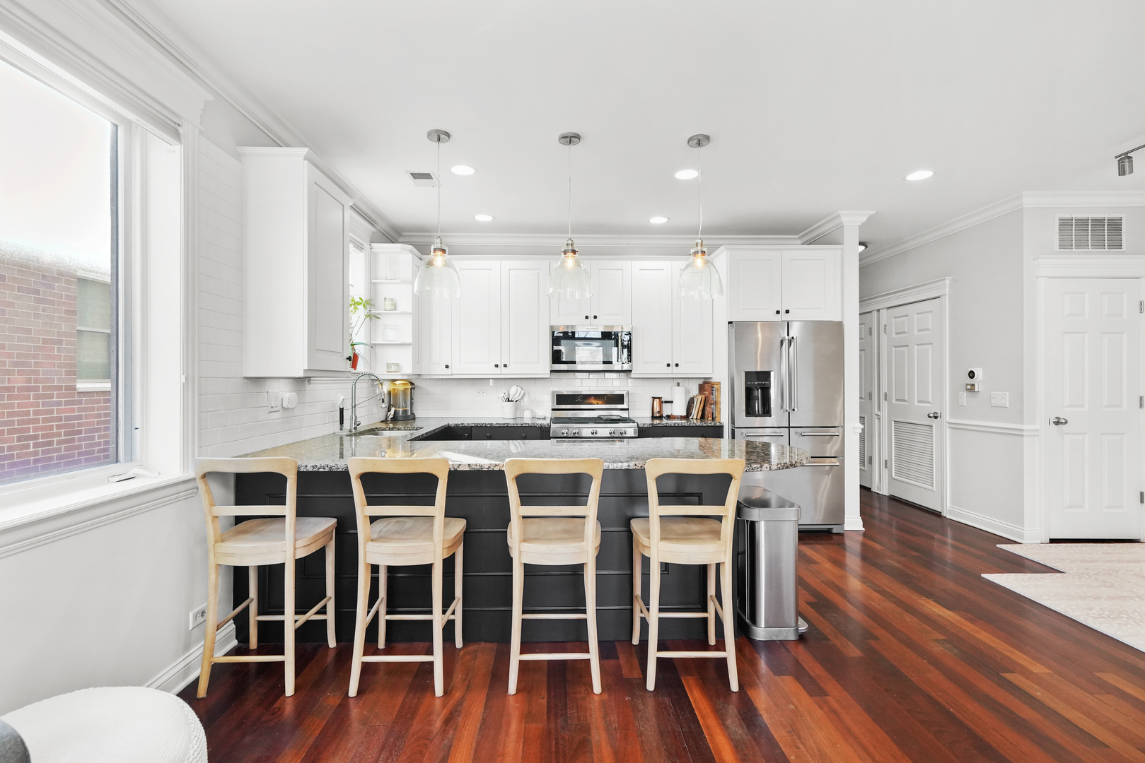 3806 N ASHLAND Avenue Unit: 2S