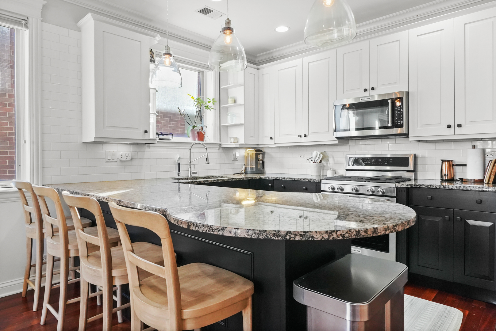 3806 N ASHLAND Avenue Unit: 2S