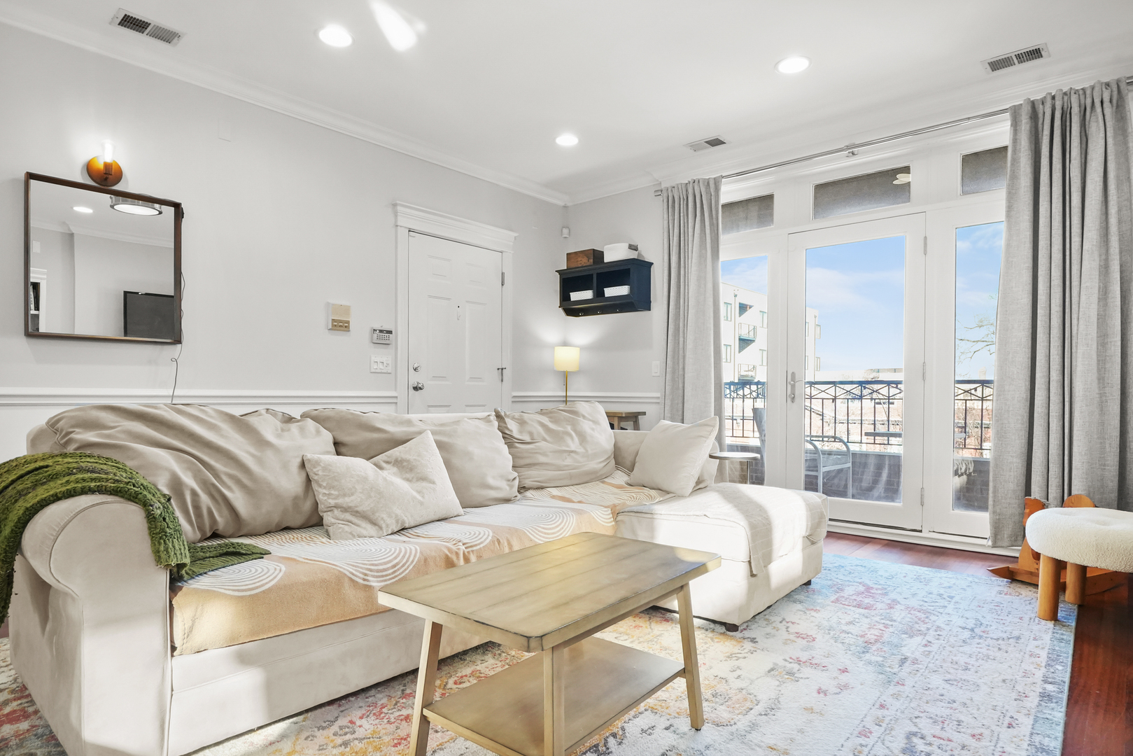 3806 N ASHLAND Avenue Unit: 2S