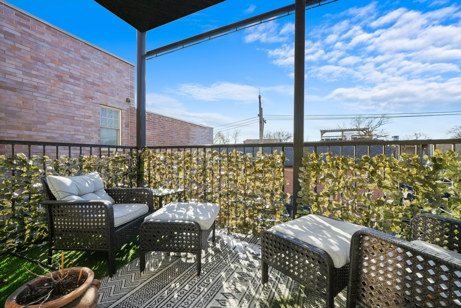 3806 N ASHLAND Avenue Unit: 2S