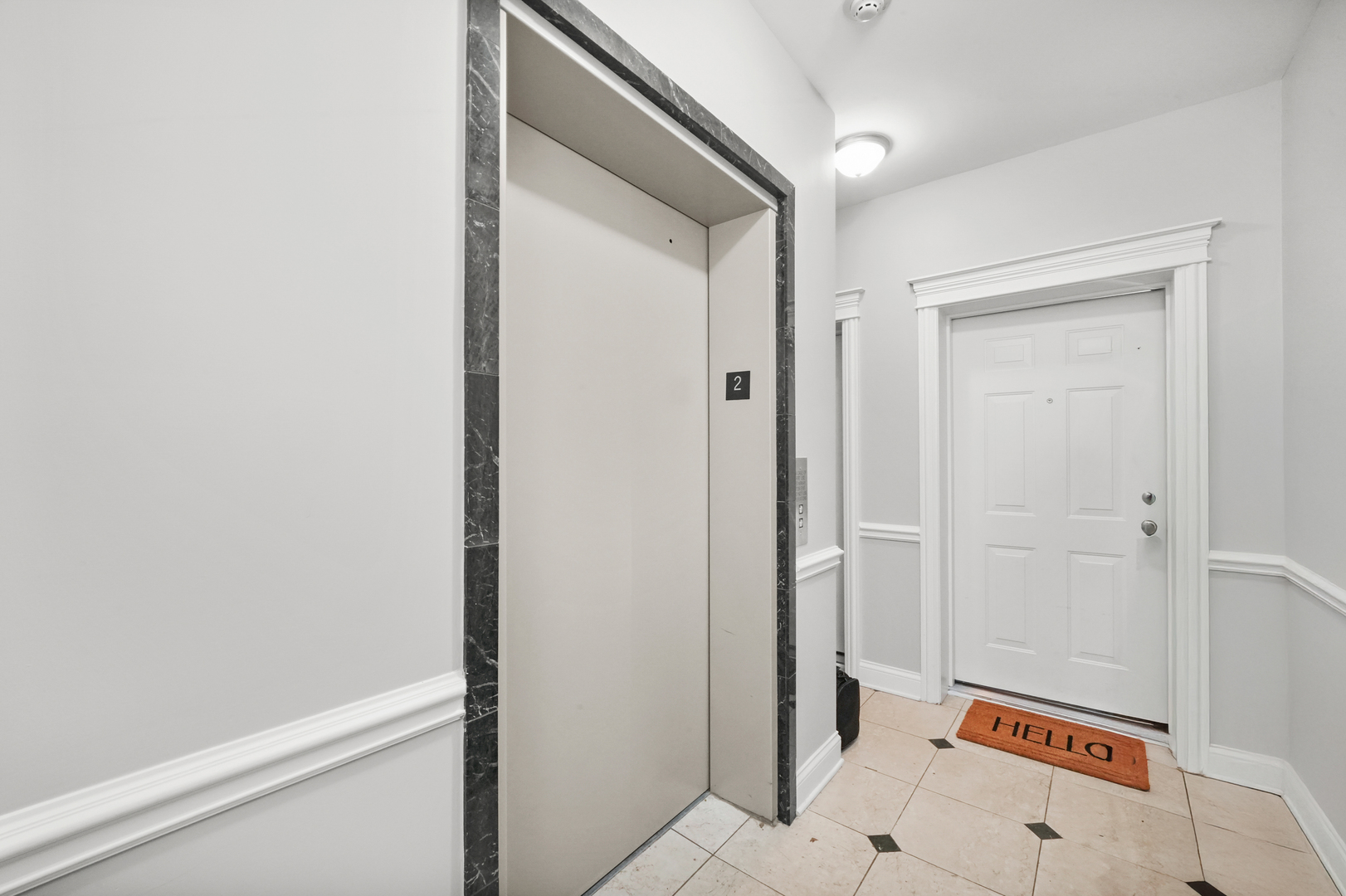3806 N ASHLAND Avenue Unit: 2S