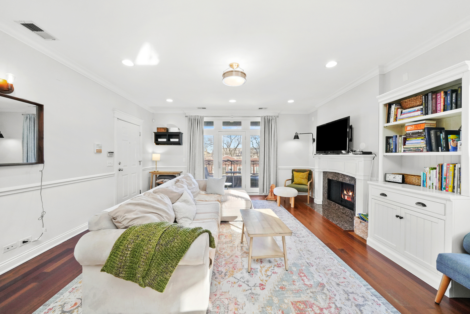 3806 N ASHLAND Avenue Unit: 2S