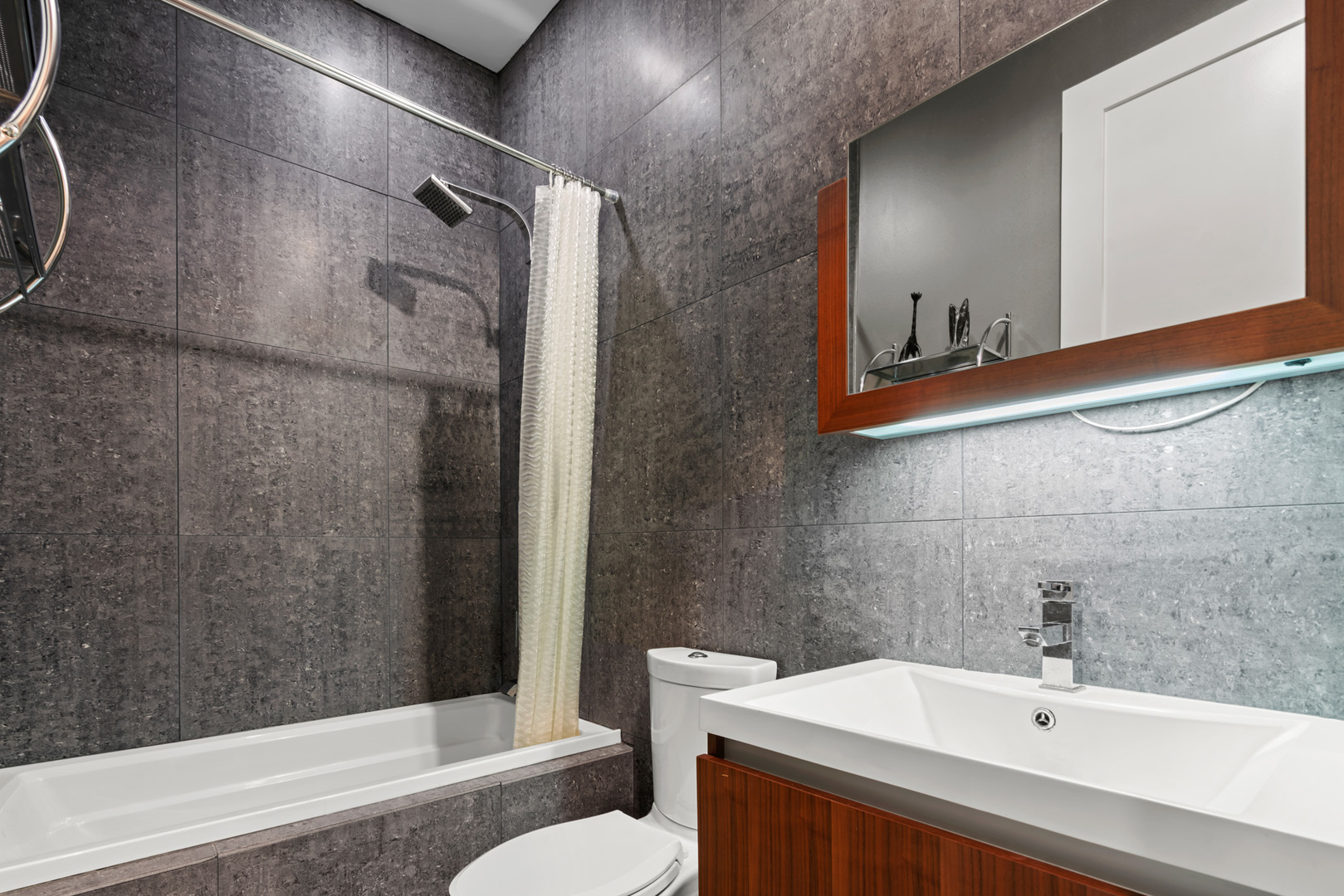 1747 W North Avenue Unit: 3