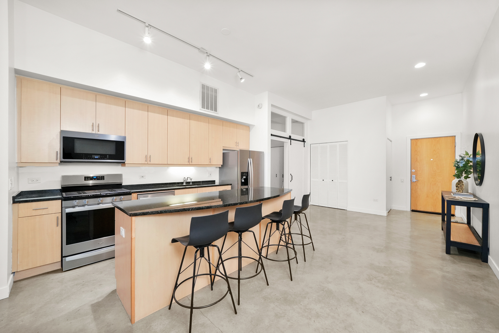 949 W Madison Street Unit: 207