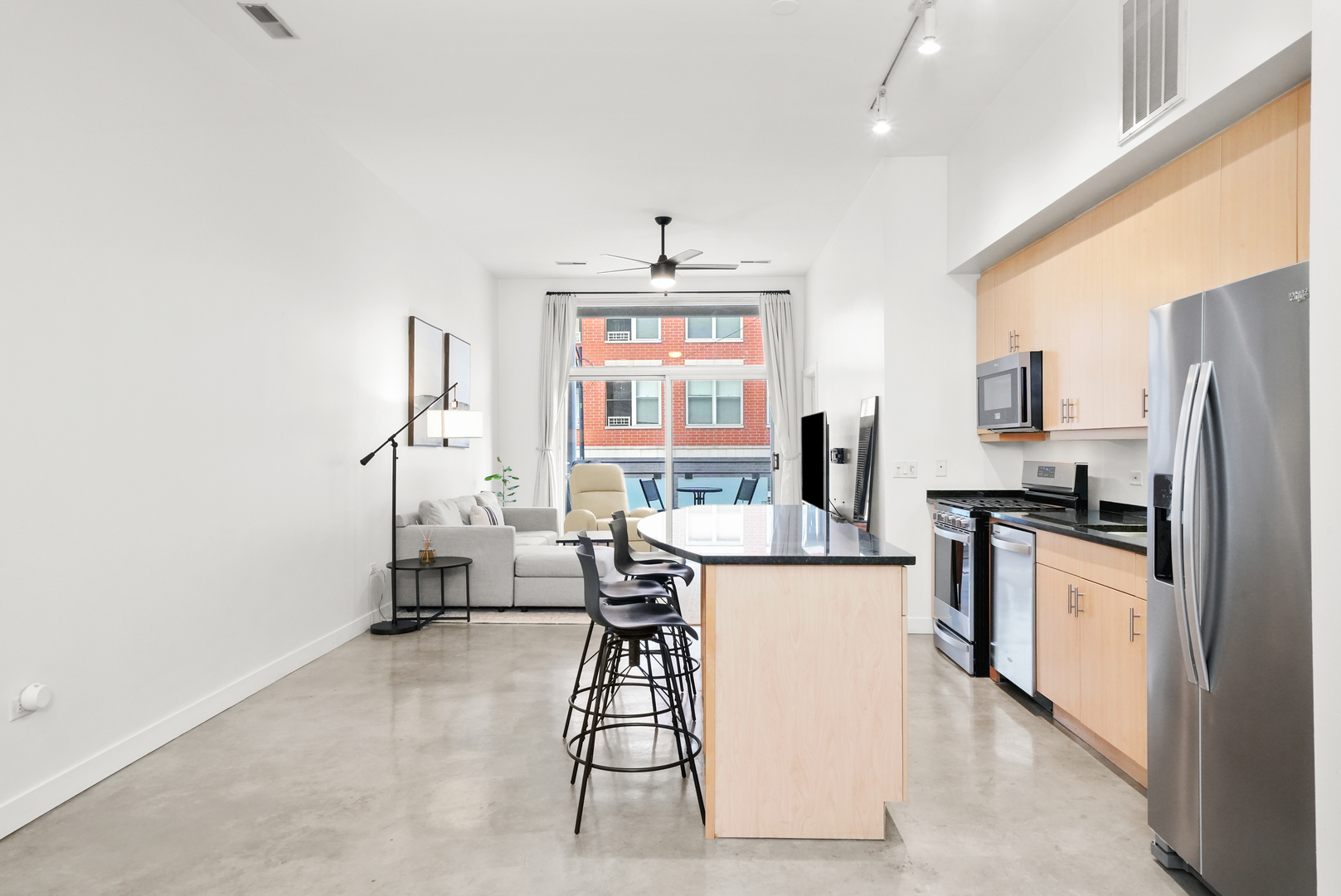 949 W Madison Street Unit: 207