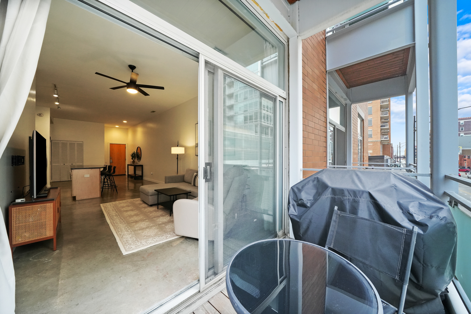 949 W Madison Street Unit: 207