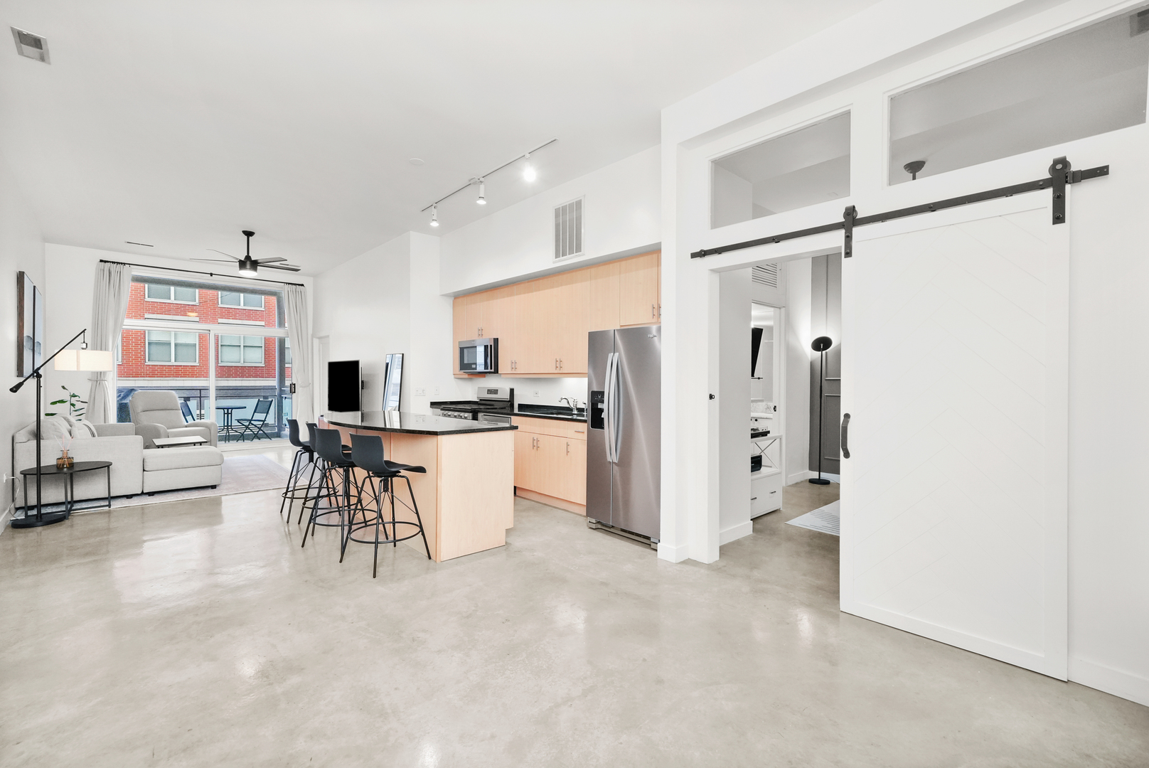 949 W Madison Street Unit: 207