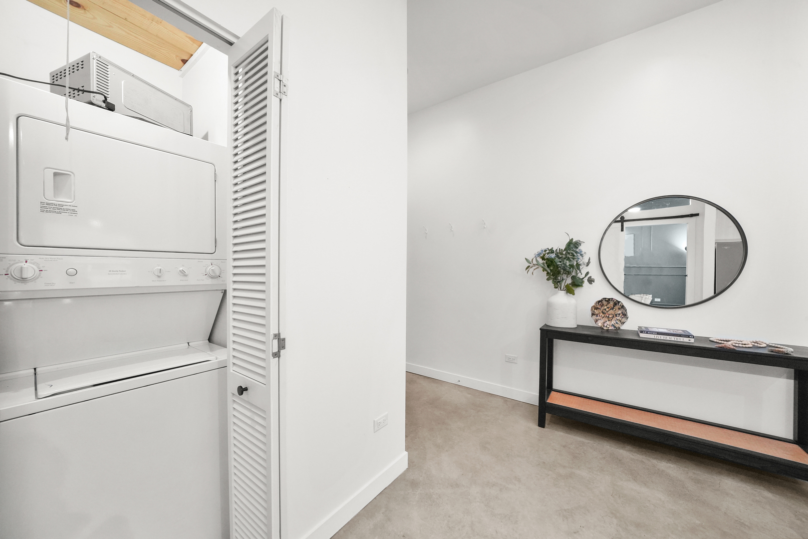 949 W Madison Street Unit: 207