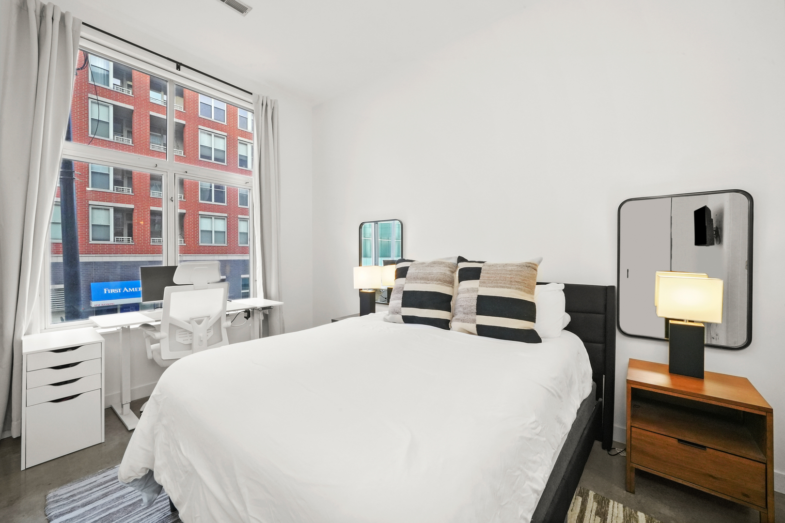 949 W Madison Street Unit: 207