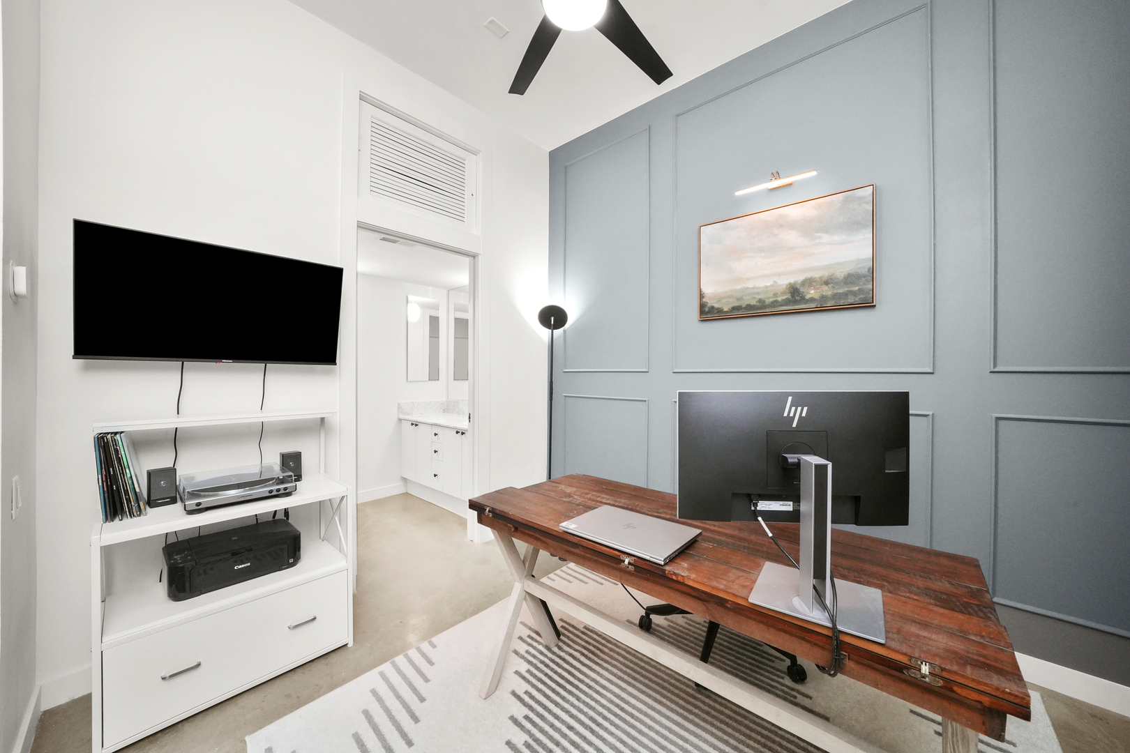 949 W Madison Street Unit: 207