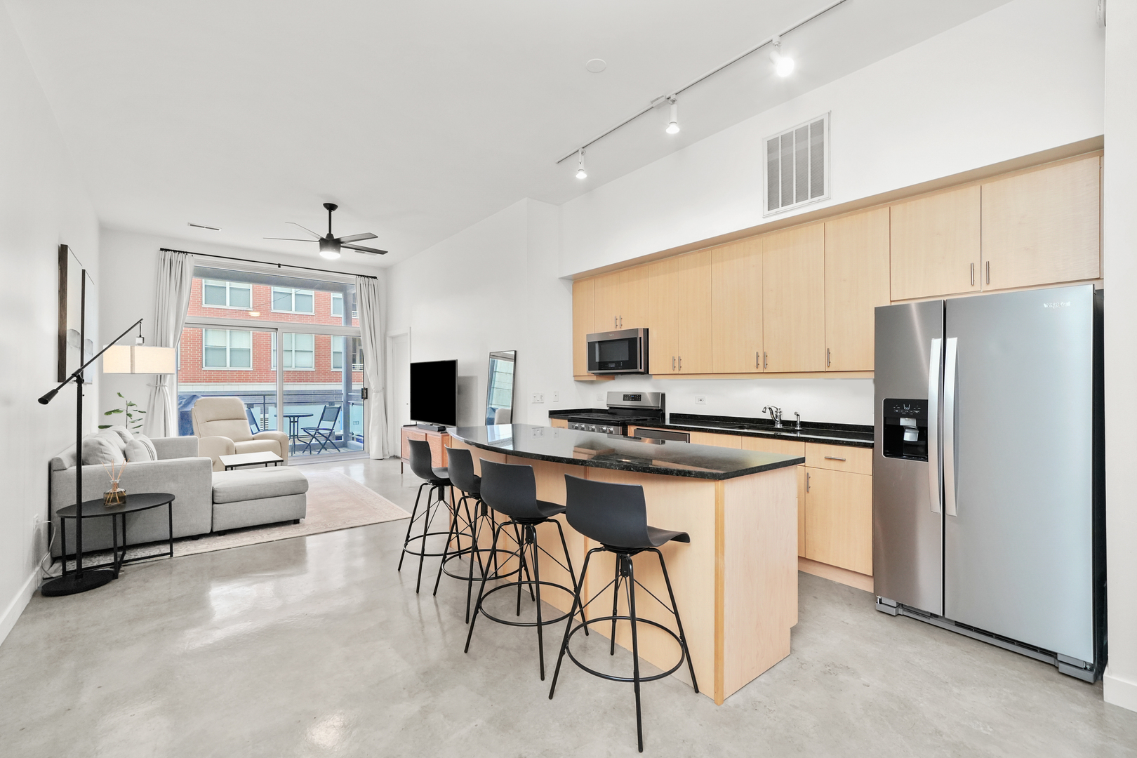 949 W Madison Street Unit: 207