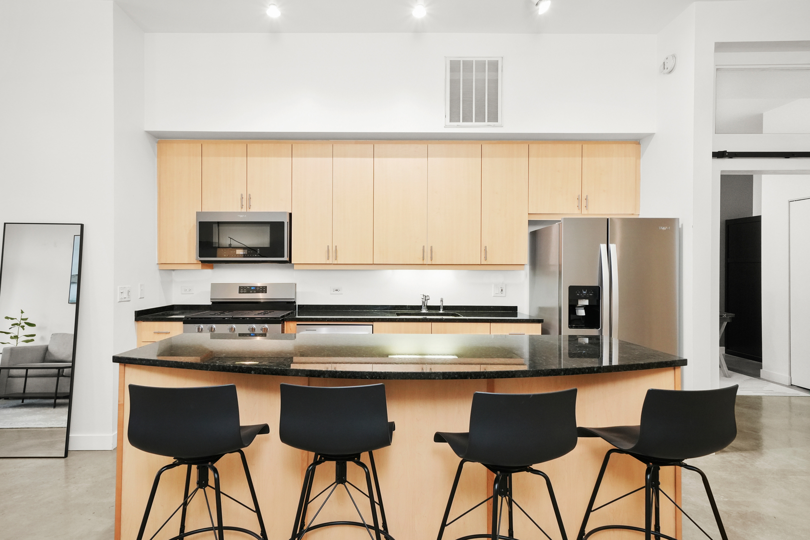 949 W Madison Street Unit: 207