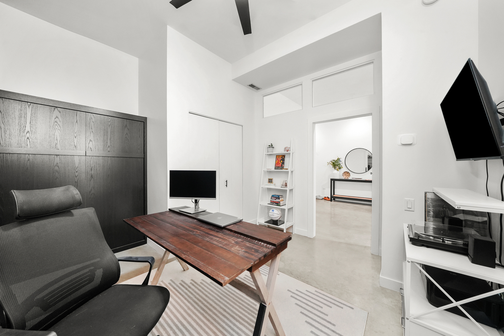949 W Madison Street Unit: 207