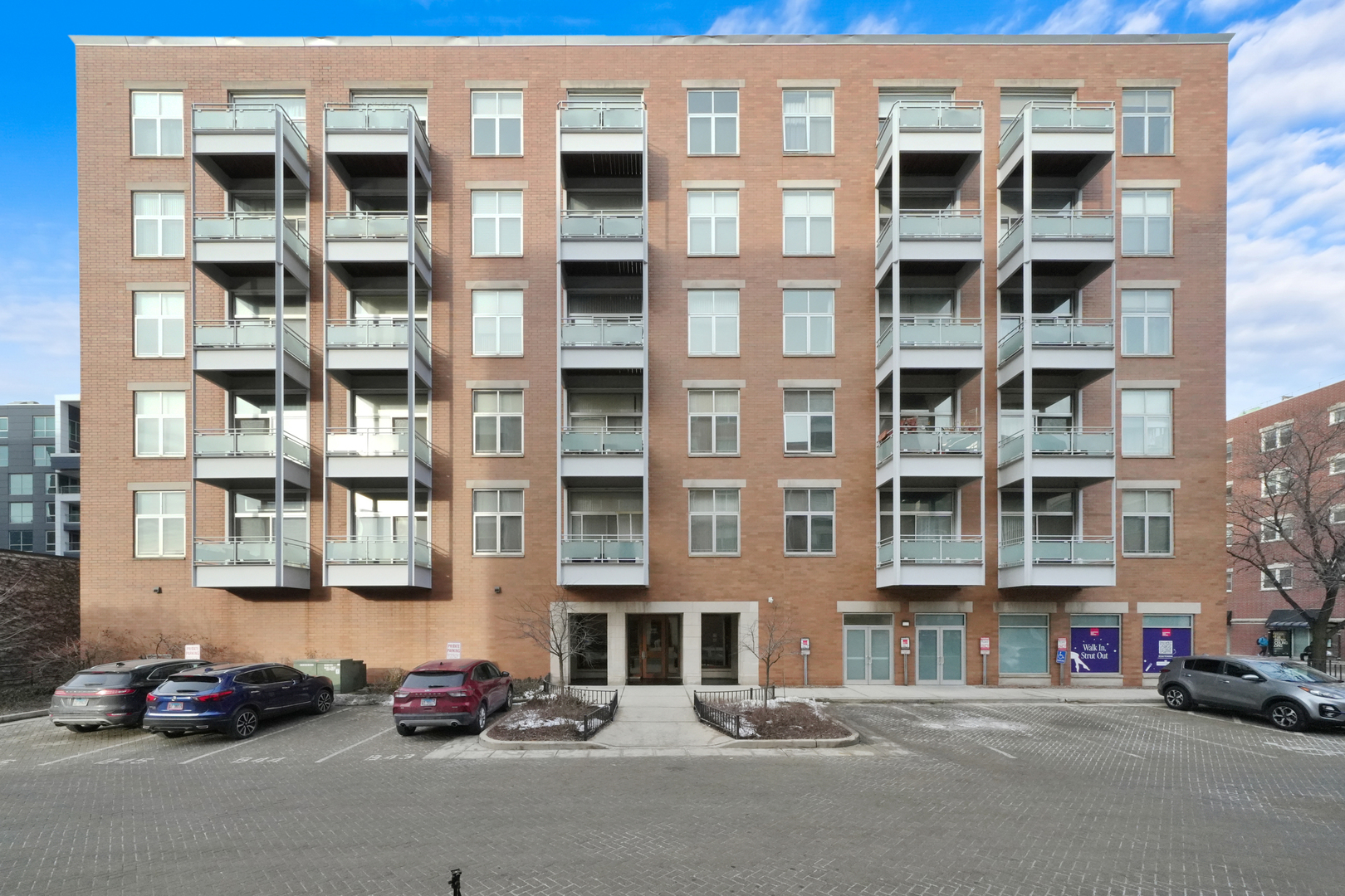 949 W Madison Street Unit: 207