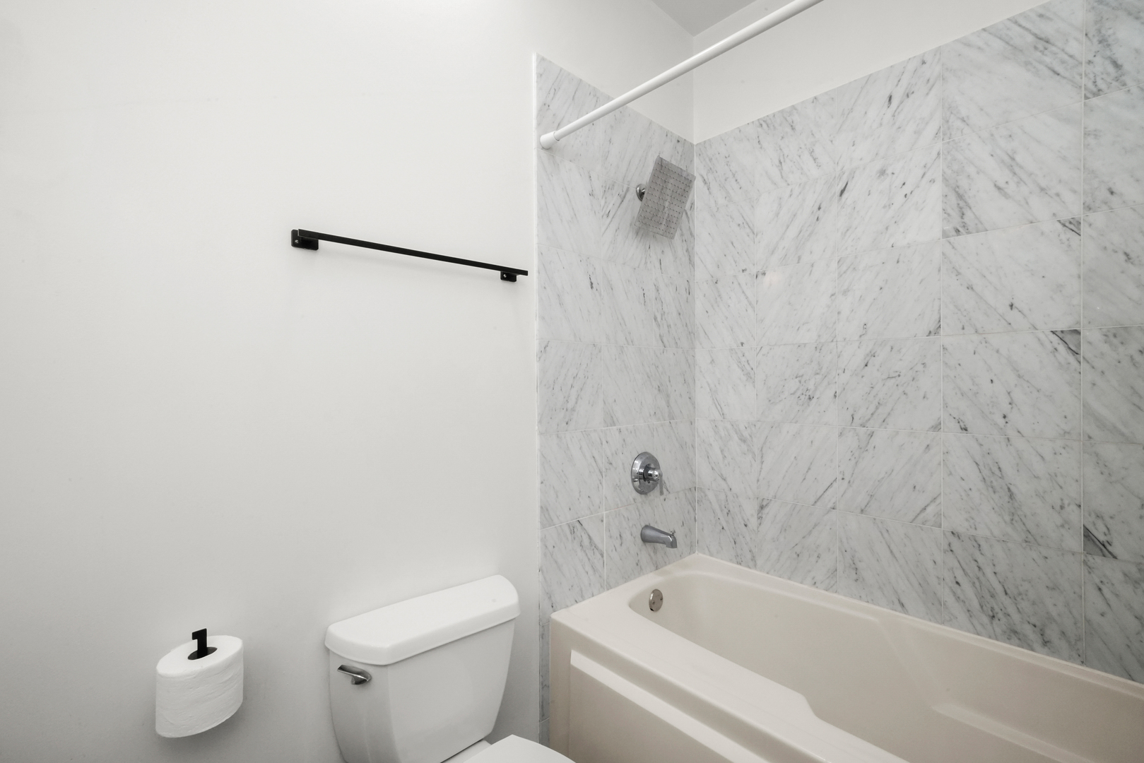 949 W Madison Street Unit: 207