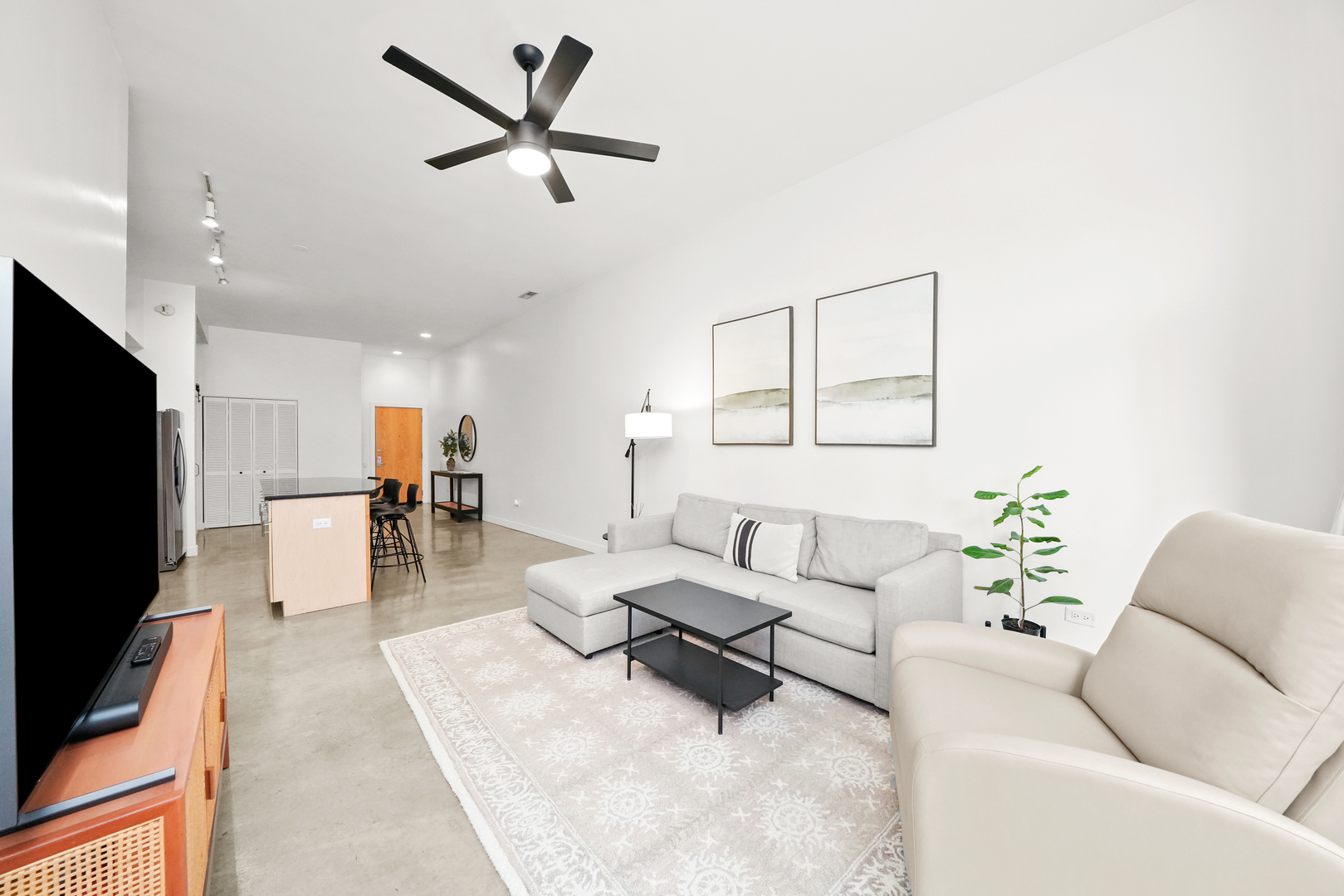 949 W Madison Street Unit: 207