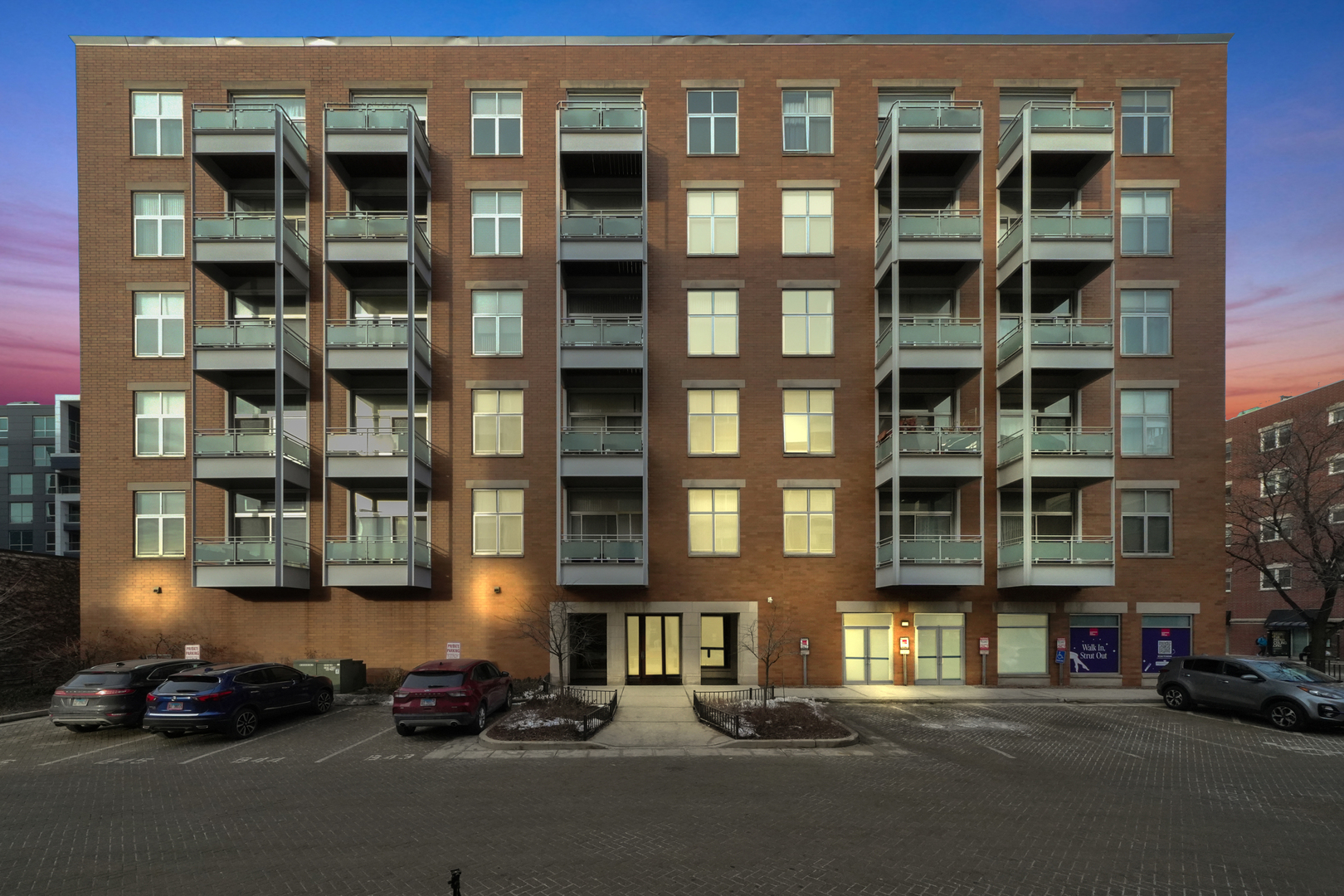 949 W Madison Street Unit: 207