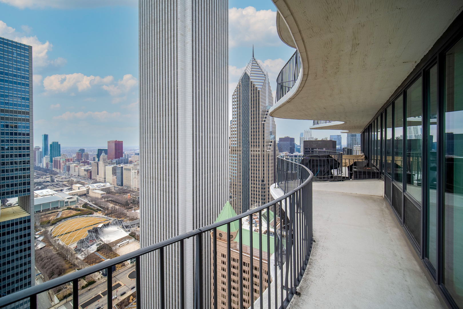 225 N Columbus Drive Unit: 5413