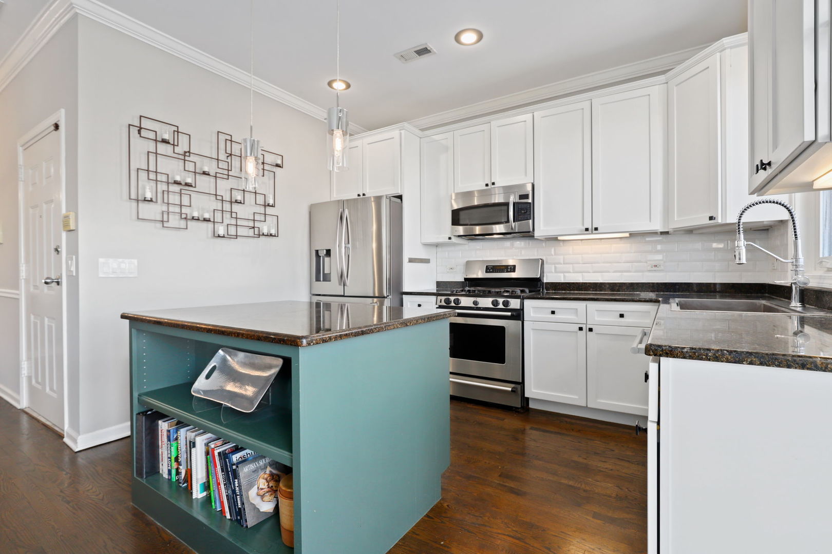 2317 W Belmont Avenue Unit: 3