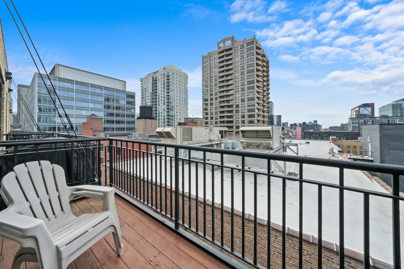 226 N CLINTON Street Unit: 707