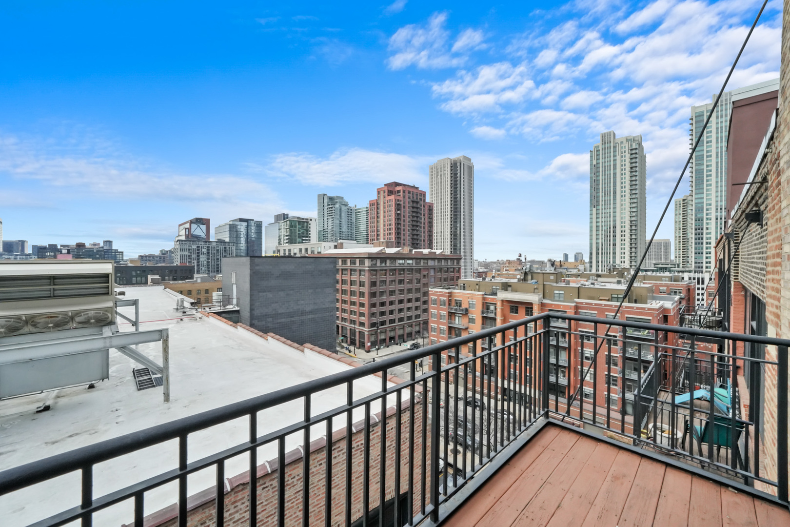 226 N CLINTON Street Unit: 707