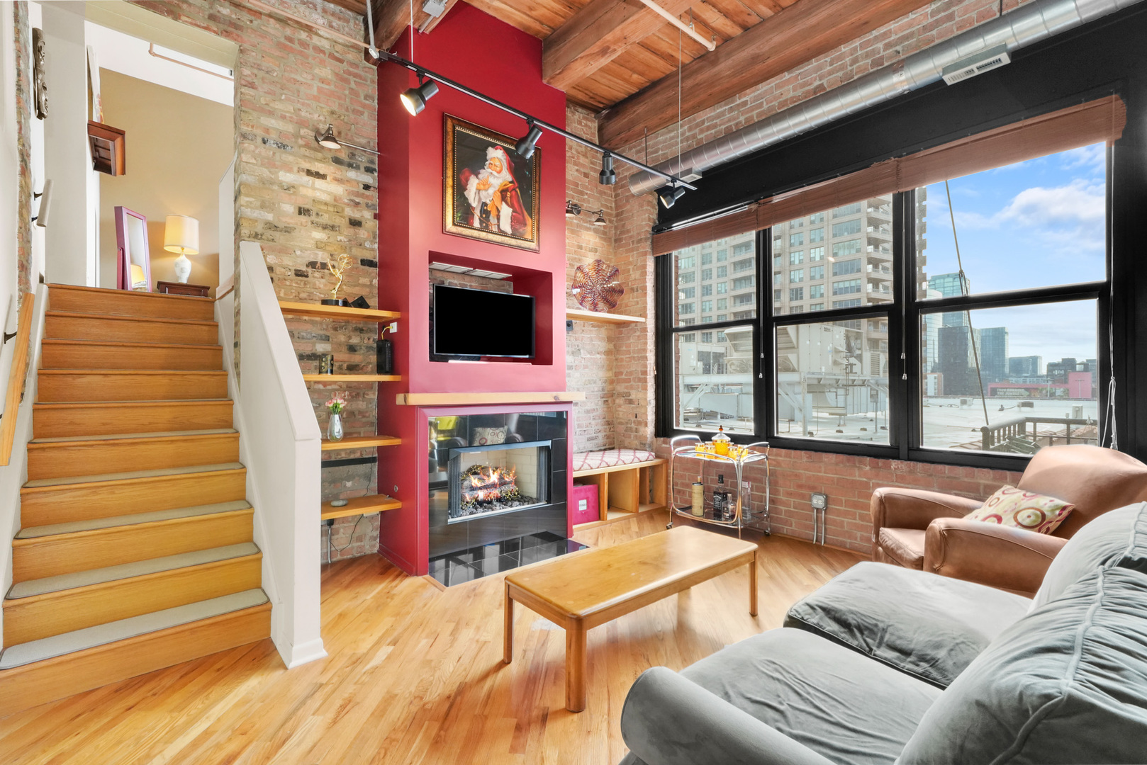 226 N CLINTON Street Unit: 707