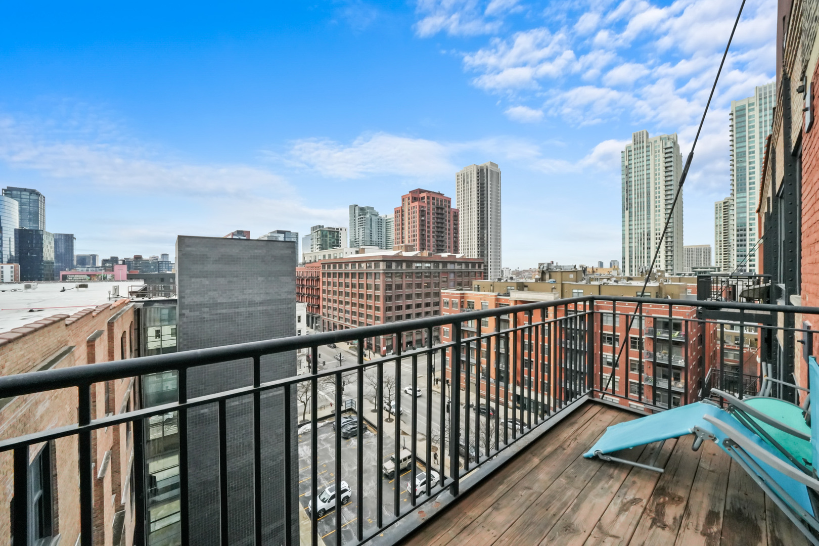 226 N CLINTON Street Unit: 707