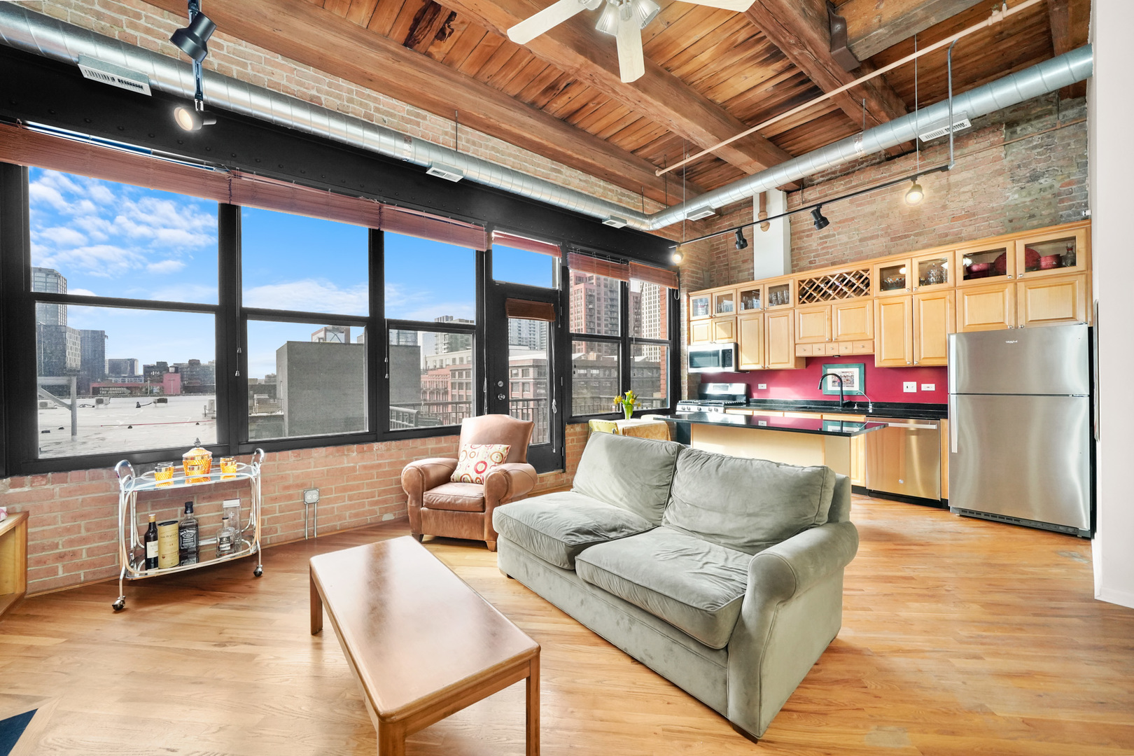 226 N CLINTON Street Unit: 707