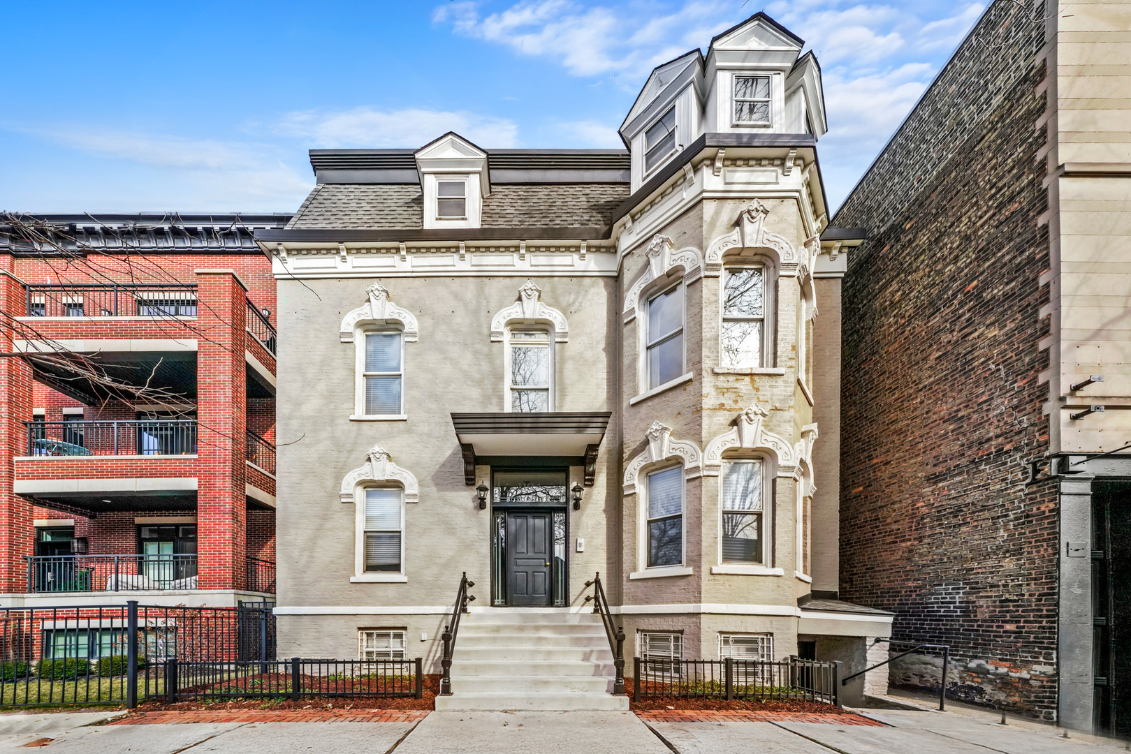 1104 W WEBSTER Avenue Unit: 301