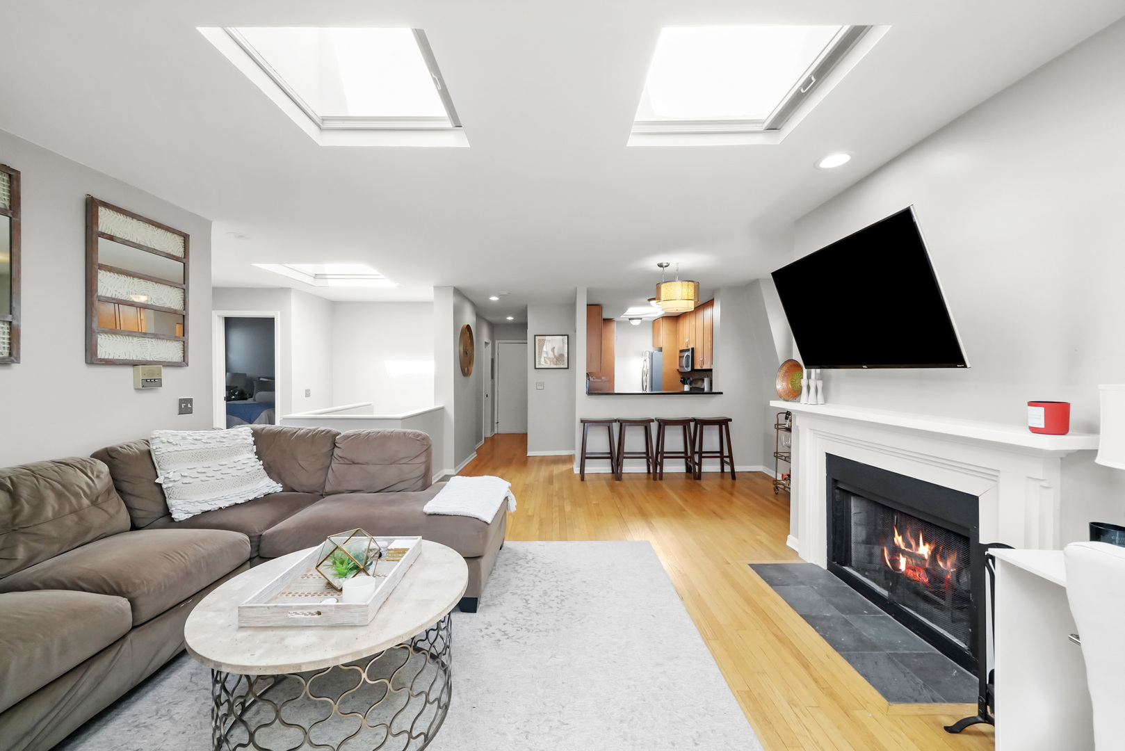 1104 W WEBSTER Avenue Unit: 301