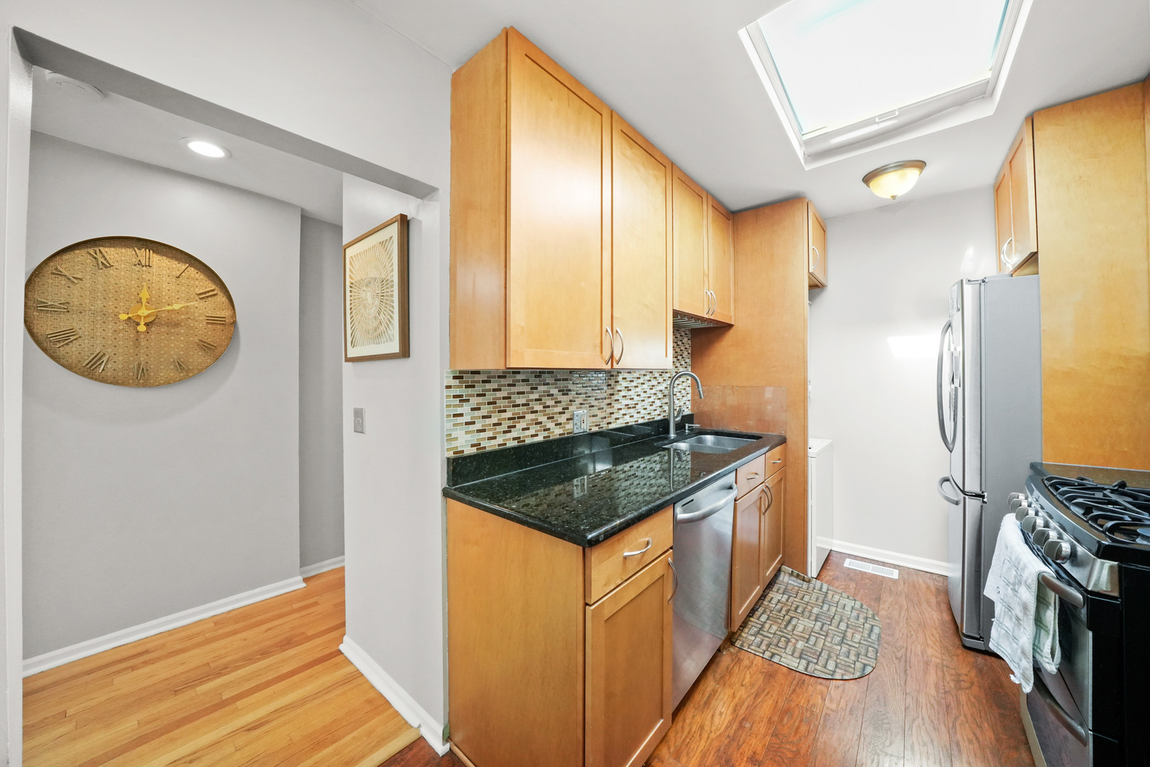 1104 W WEBSTER Avenue Unit: 301