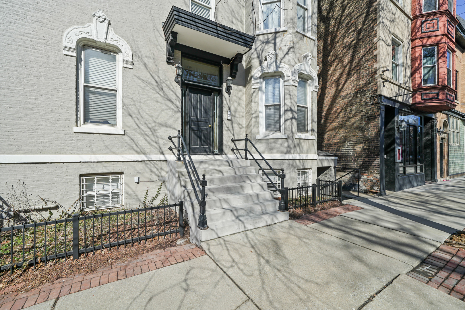 1104 W WEBSTER Avenue Unit: 301