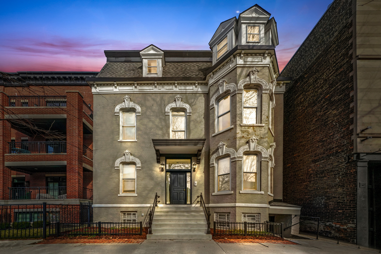 1104 W WEBSTER Avenue Unit: 301