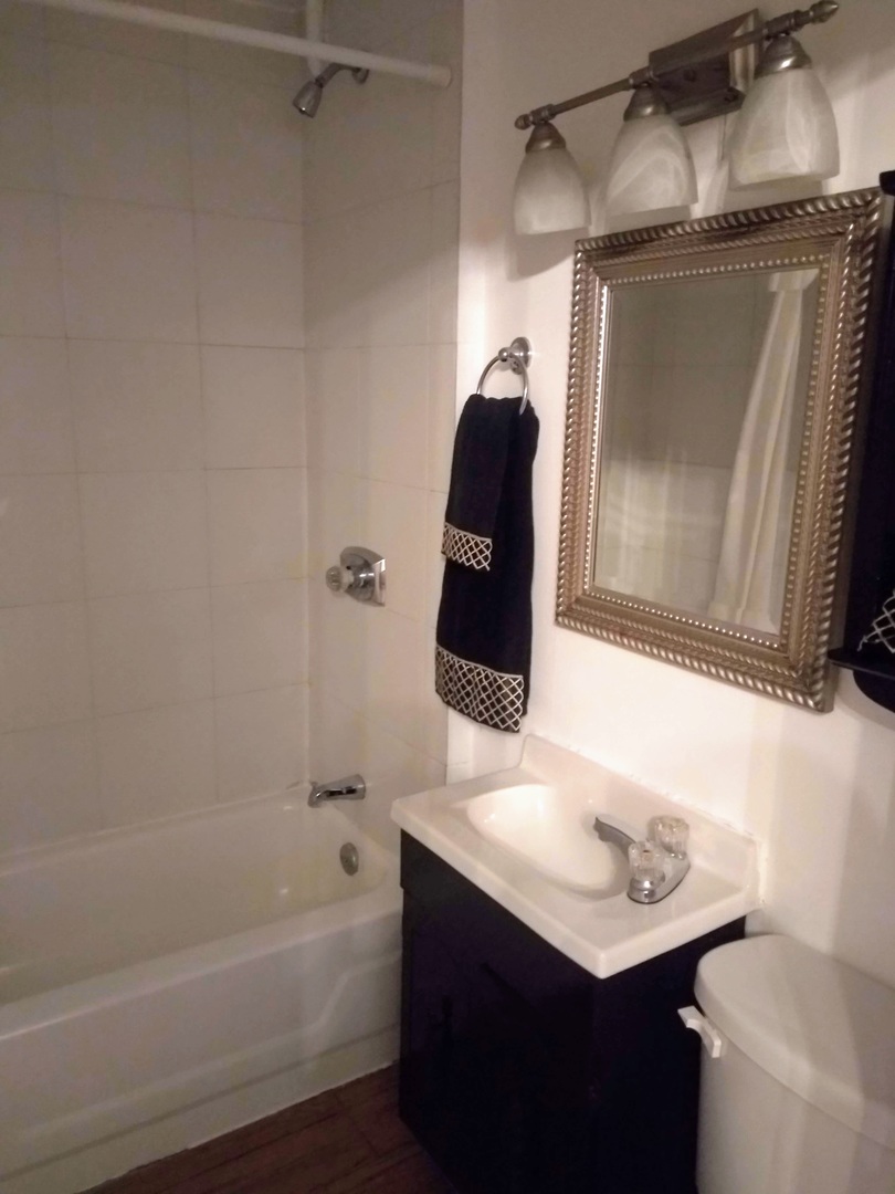 4925 N Bell Avenue Unit: 1