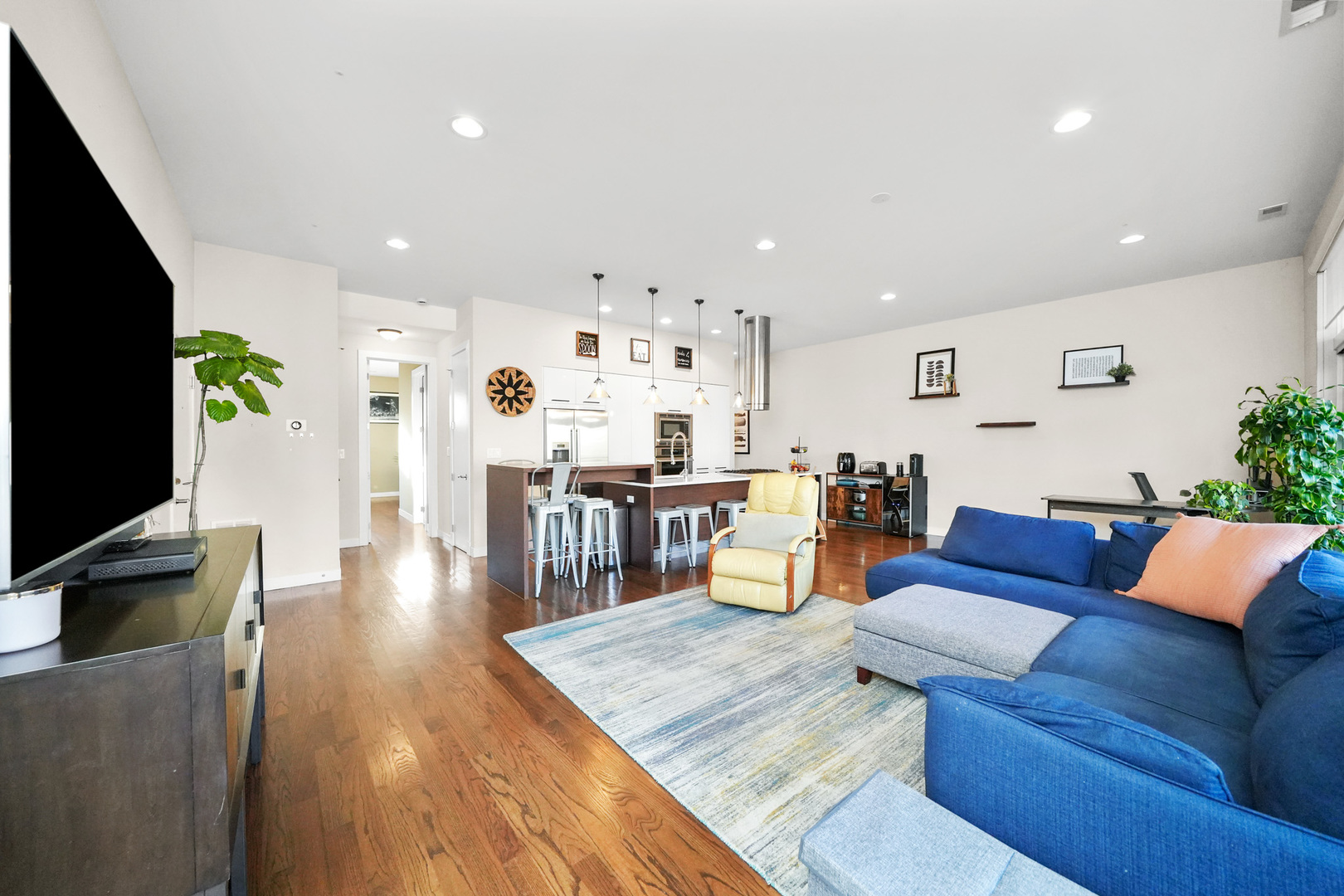 1046 N Damen Avenue Unit: 2S