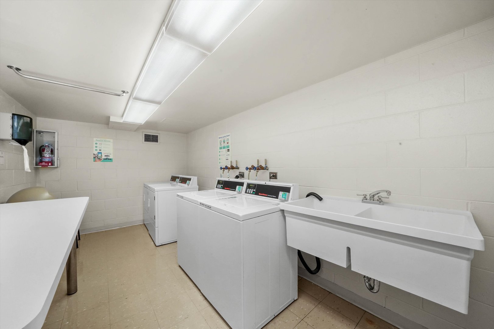 175 E Delaware Place Unit: 8005